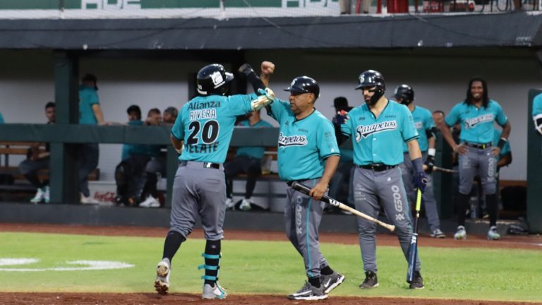 Piratas viene de atrás en la quinta para empatar serie a Saraperos en Campeche 