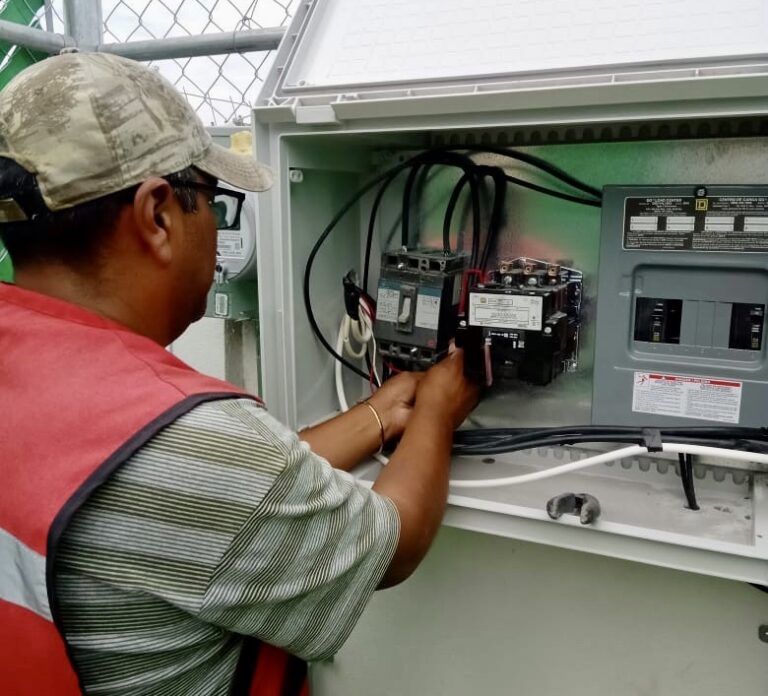 Reparan tramo de iluminación dañado en bulevar Salto de Agua 