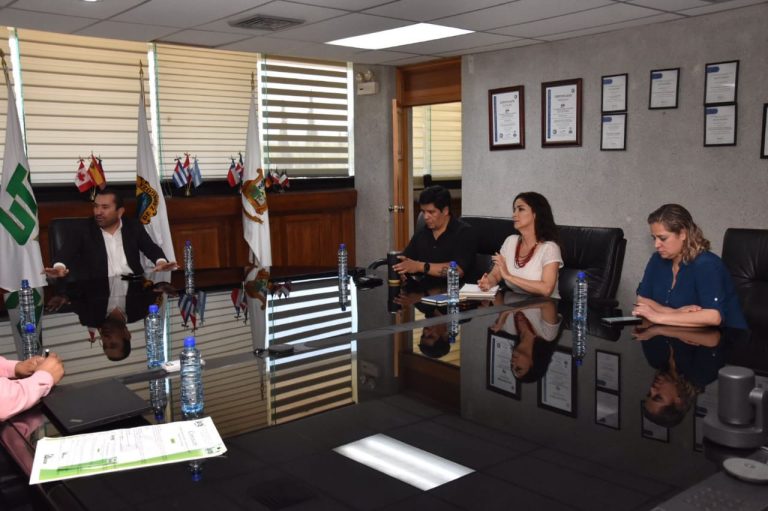 Visitan empresarios a la Universidad Tecnológica de Coahuila