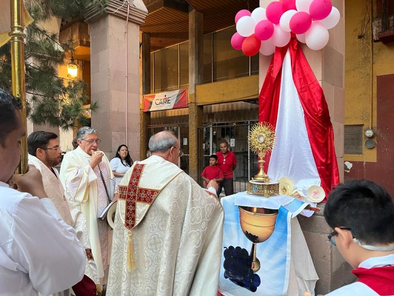 Celebran saltillenses el Día de Corpus Christi 