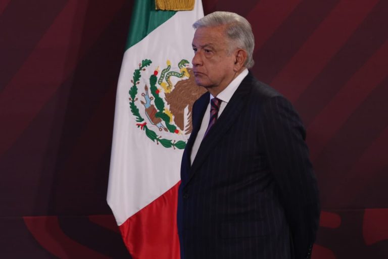 AMLO adelanta que 8 funcionarios de Gabinete dejarán su cargo