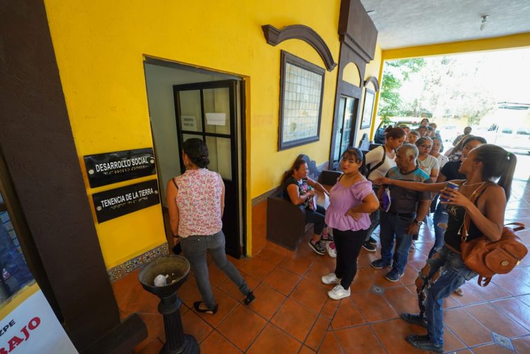 Apoya Municipio a padres de familia en asignación de escuela para nuevo ciclo