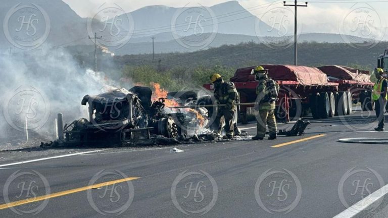 Falla mecánica origina incendio al interior de un tractocamión en el libramiento Norponiente