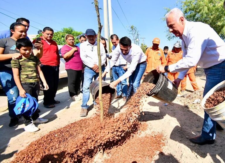 Román Alberto Cepeda realiza brigada de atención integral en la colonia Ex Hacienda La Joya en Torreón