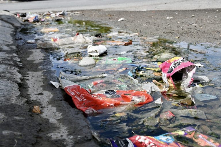 Se genera foco de infección en Valle Poniente por agua estancada