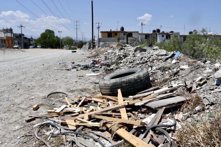 Vecinos reportan tiradero de basura en colonia Fidel Velázquez