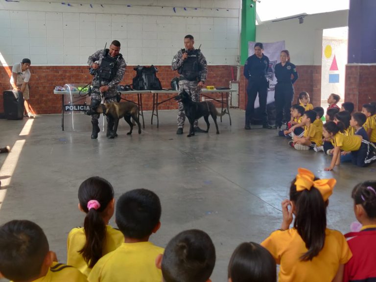 Visita Unidad Canina K9 a estudiantes del “Colegio América”