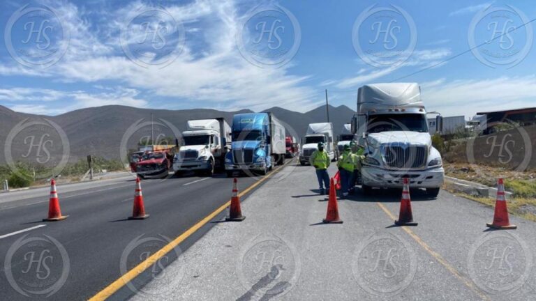 Vuelca pipa de combustible en la Saltillo-Monterrey