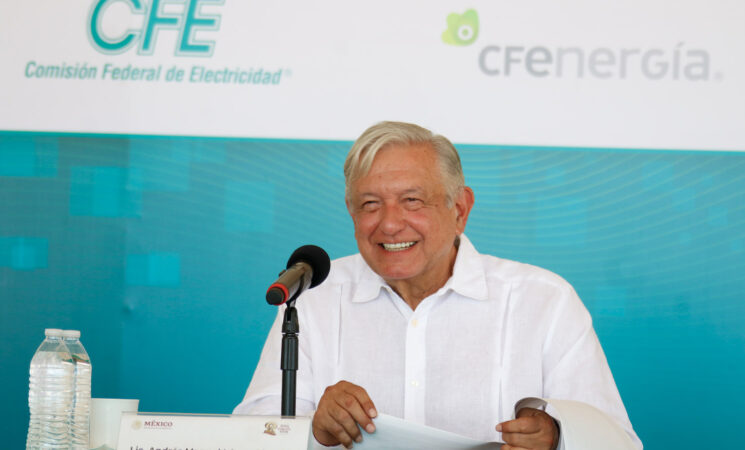 AMLO anuncia firma de México Pacific Limited y CFE