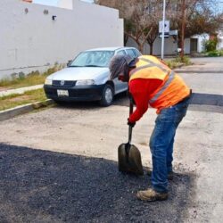 Continúan labores de bacheo y señalética en las calles de Torreón1