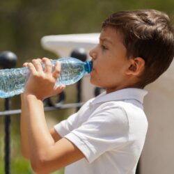 Exhortan a elevar consumo de agua para evitar deshidratación3