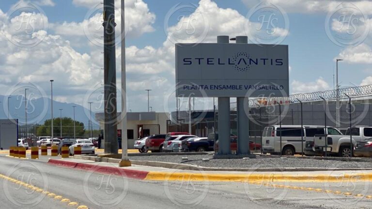 Muere aplastado por paca de materiales al interior de Stellantis en Derramadero