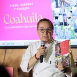 Presentan libro 5