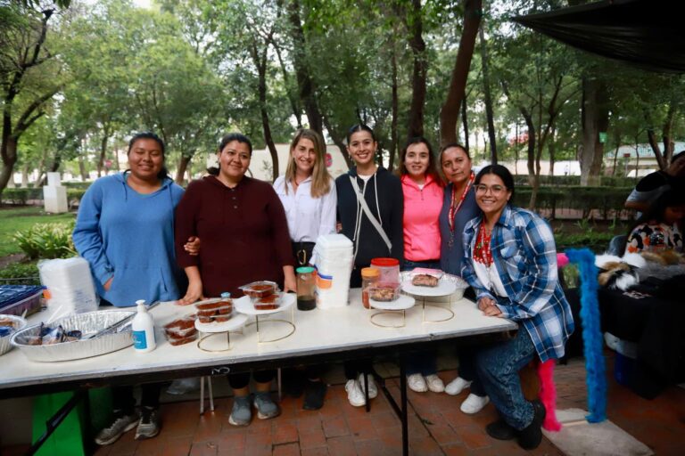 Realizan con éxito el Sexto Bazar Mujeres Unidas