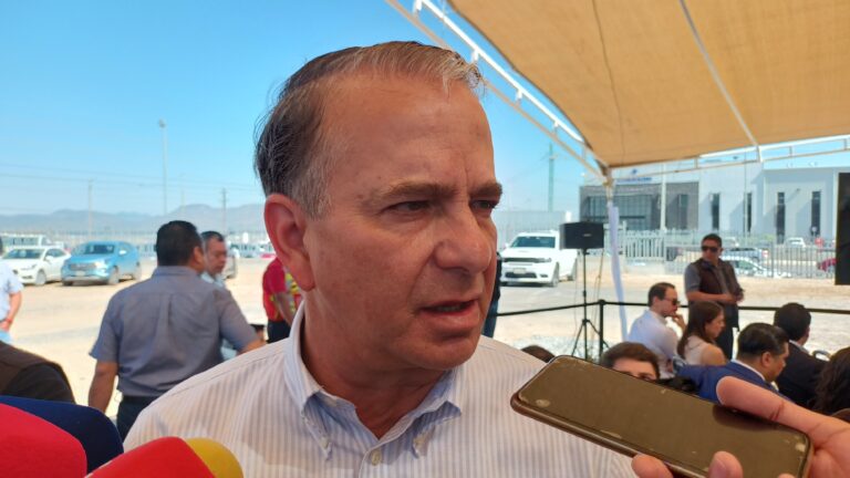 Revisa SEDU contenidos de libros de texto de educación básica, hasta el momento no hay impedimento para su entrega