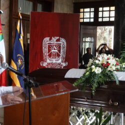 Rinden homenaje luctuoso a secretario general de la UA de C 12