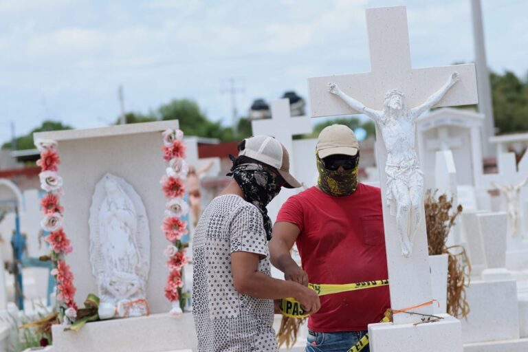 Suma Coahuila 65 cuerpos identificados y entregados tras exhumaciones en fosas comúnes