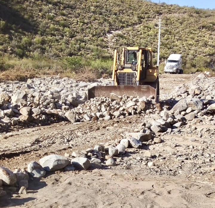 Tras afectaciones por lluvias rehabilitan camino al ejido El Realito 