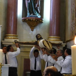 Viven saltillenses su fe al Santo Cristo de la Capilla 7