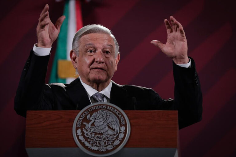 INE ordena a AMLO borrar mañanera por mostrar encuestas