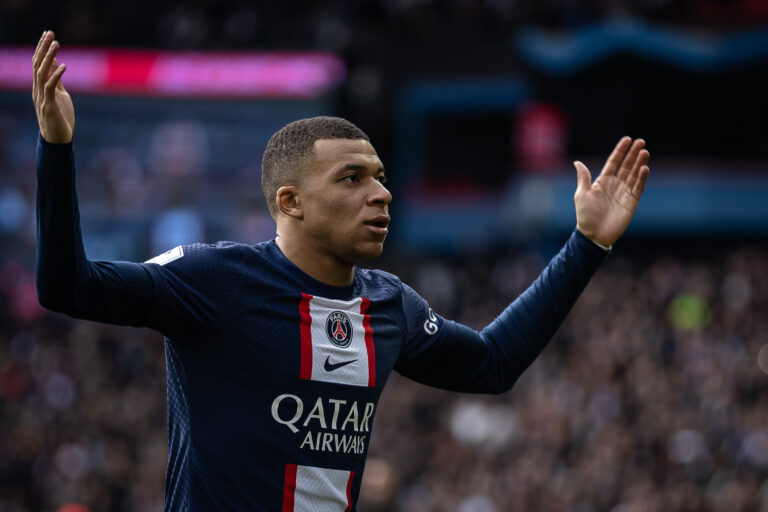 Ante la inminente salida de Mbappé del PSG, los equipos se pelean por su fichaje