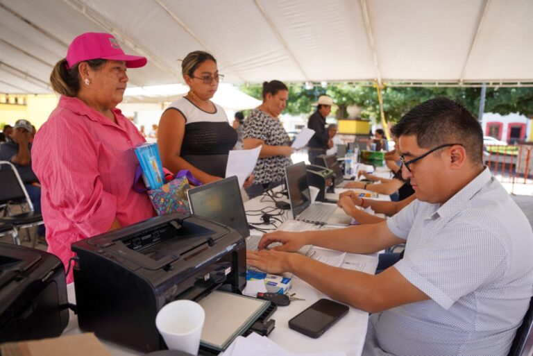 Padres de familia ramosarizpenses se benefician con Jornada de Registro Civil