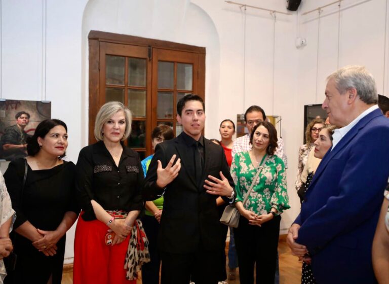 Premia Alcalde de Saltillo a ganador de la IV Bienal Nacional de Autorretrato “Rubén Herrera”