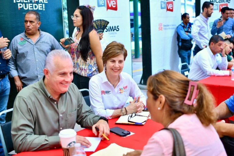 Preside Román Cepeda Audiencia Pública en Torreón Residencial