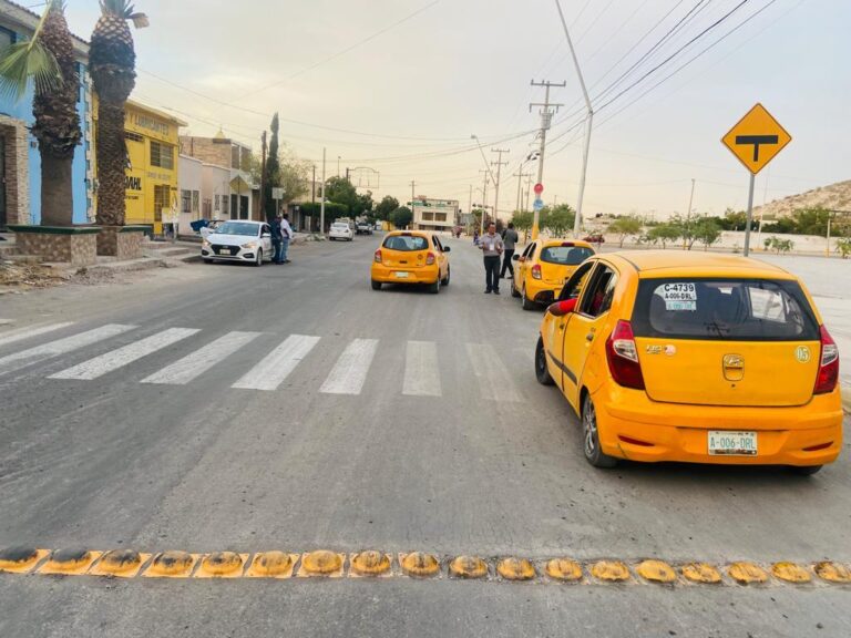 Revisiones a taxis de Torreón inhiben clonación de gafetes de chofer