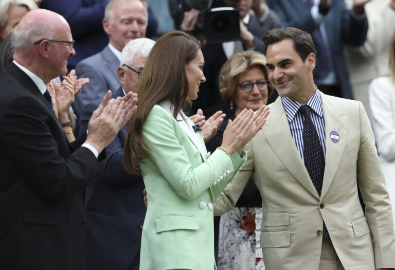 Roger Federer recibe gran ovación en Wimbledon