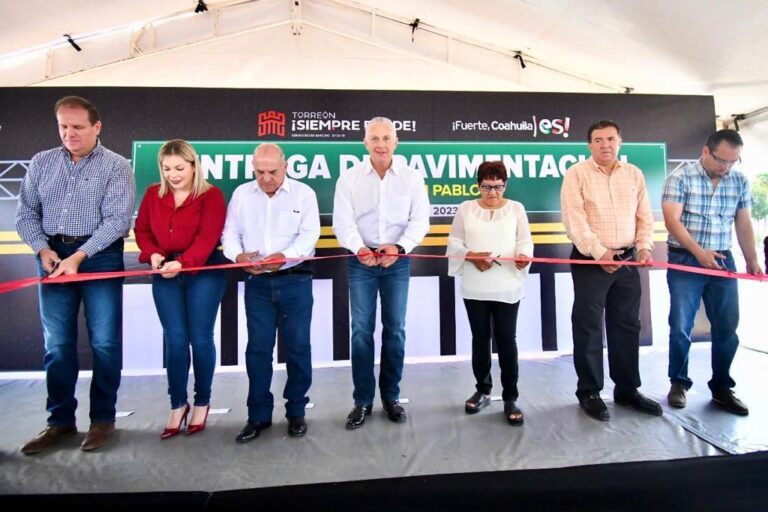 Román Cepeda entrega la obra de pavimentación de la calzada Juan Pablo II en Torreón