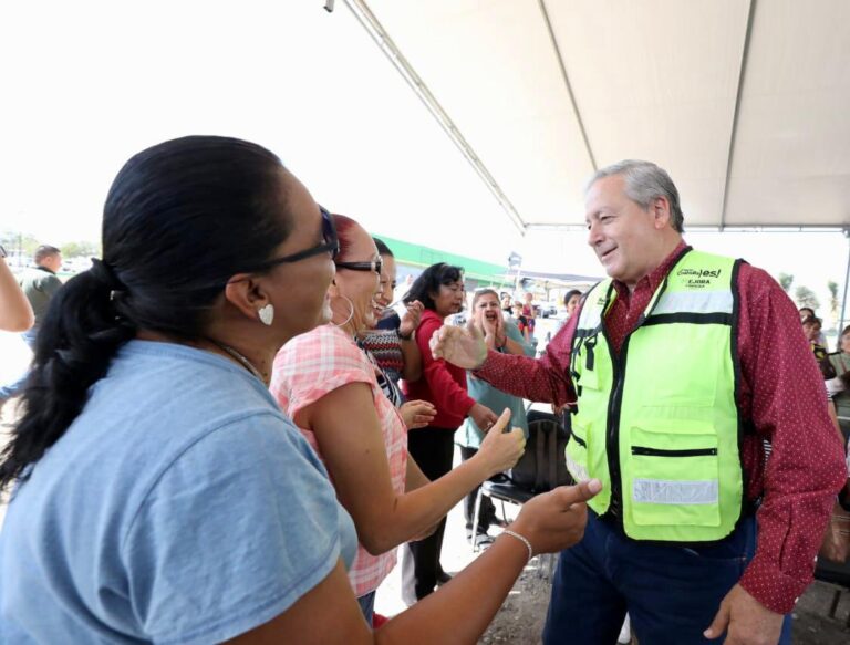 Lleva Chema Fraustro pavimentaciones a todos los sectores