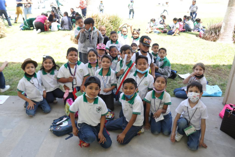 Lo más importante son los niños, no los libros: Iglesia Católica