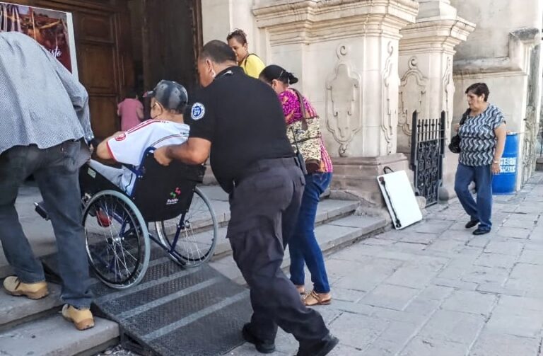 Con vigilancia y personal de salud, pueden feligreses visitar al Santo Cristo de forma segura 