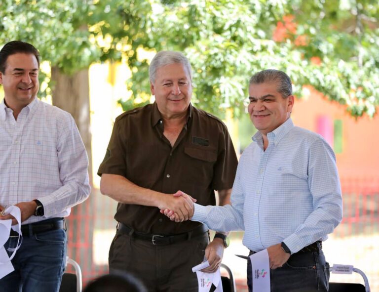 Inauguran Chema Fraustro y Riquelme el segundo Parque Perrón