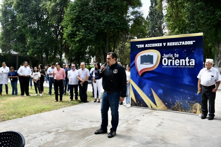 Ofrecen a saltillenses orientación jurídica y oportunidad laboral 