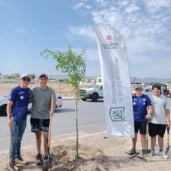Plantan 70 árboles en calles aledañas al Bosque Urbano2