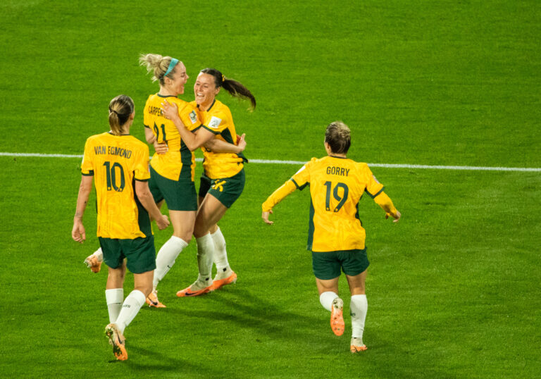 Australia e Inglaterra avanzan a Cuartos de Final en el Mundial Femenino de Fútbol