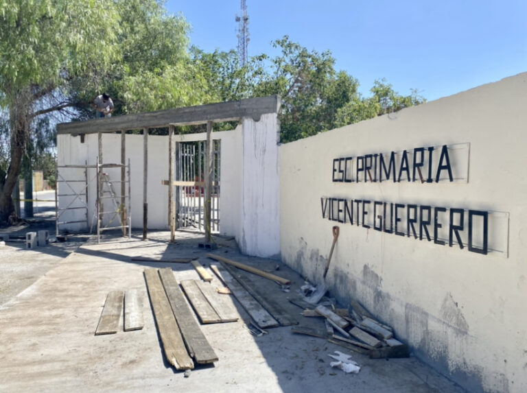 Avanza protección y embellecimiento de escuela primaria ‘Vicente Guerrero’ en Ramos Arizpe