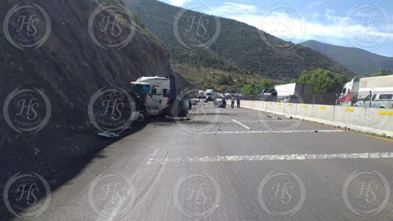 Choque en la Carretera 57 deja tráfico vehicular importante