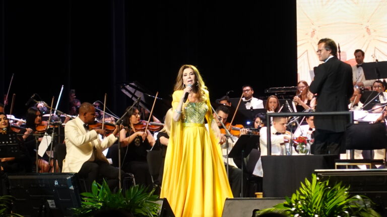 En el Teatro de la Ciudad “Fernando Soler”, disfrutan saltillenses de la voz de Guadalupe Pineda