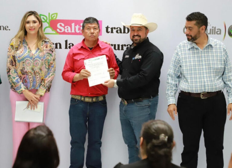 Entregan Saltillo y Estado certificados de Fierros para Herrar