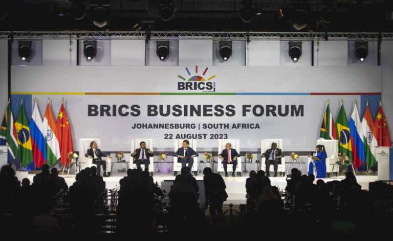 Líderes del BRICS acuerdan agregar a 6 países nuevos para el 2024