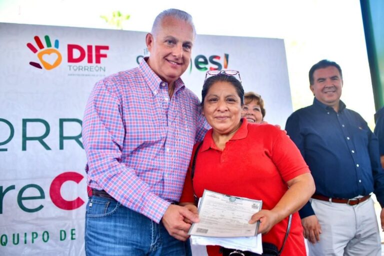 Lleva Román Cepeda brigada de servicios a la colonia Primero de Mayo en Torreón