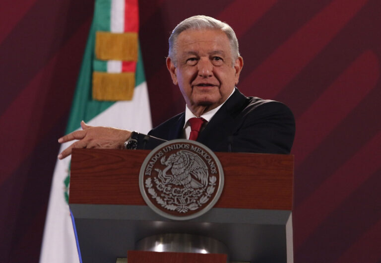 Mete AMLO a campaña 2024 elección de Ministros