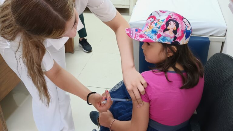 Poca afluencia en centros de Salud de Saltillo a primer día de vacunación anticovid para niños