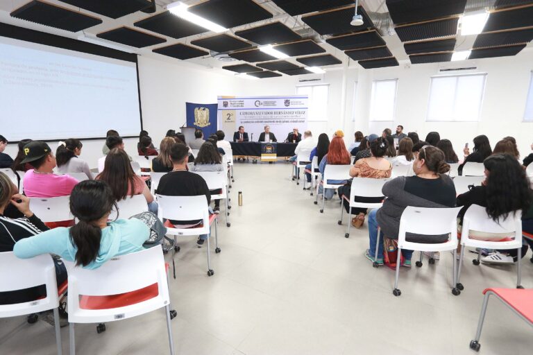 Realizan en la UA de C el segundo encuentro de la Cátedra Libre y Permanente Salvador Hernández Vélez