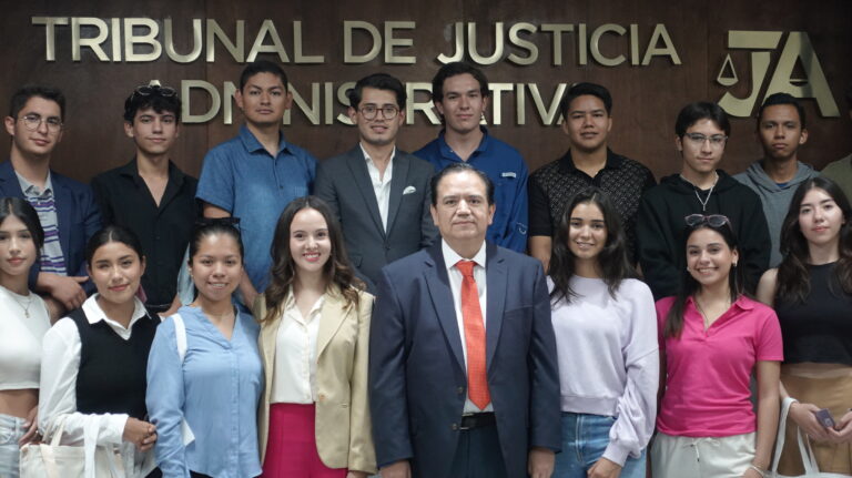 Recibe titular del Tribunal de Justicia Administrativa a estudiantes de Jurisprudencia de la UA de C 