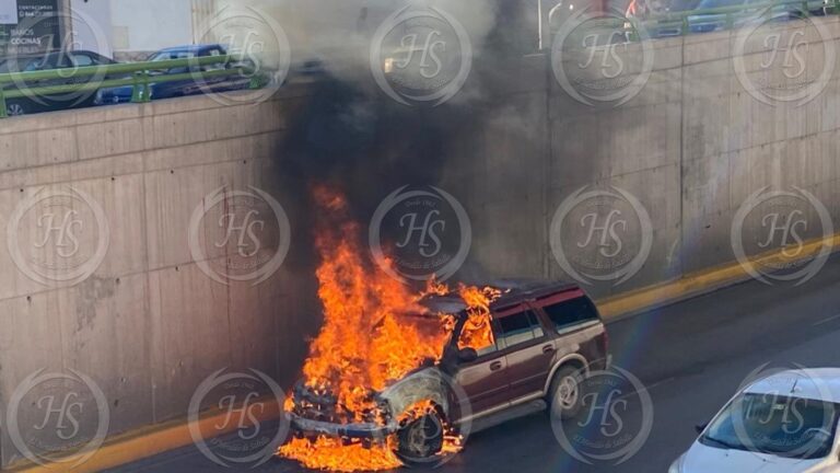 Se incendia camioneta en LEA en Saltillo