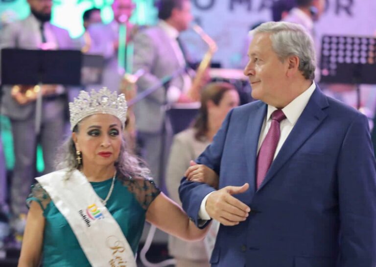 Tiene DIF Saltillo nueva reina; refrendan apoyo a adultos mayores